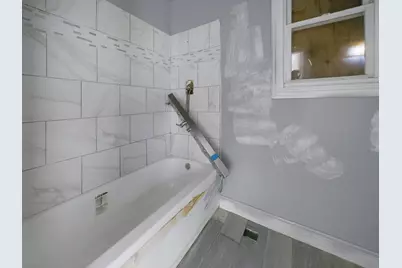 8747 S Escanaba Avenue, Chicago, IL 60617 - Photo 16