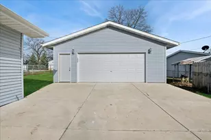 203 Clark St, Monroe Center, IL 61052 - Photo 18