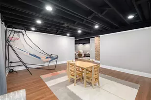 392 E St Charles Rd, Elmhurst, IL 60126 - Photo 18