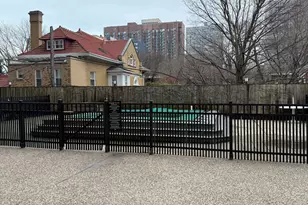 4250 N Marine Dr, Chicago, IL 60613 - Photo 16