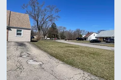 104 Stoneham Court, Bolingbrook, IL 60440 - Photo 2