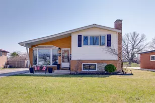 51 W Rozanne Dr, Addison, IL 60101 - Photo 1