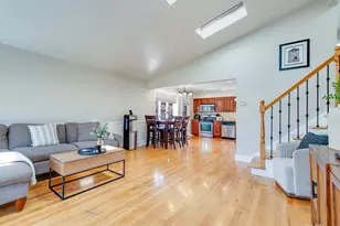 51 W Rozanne Dr, Addison, IL 60101 - Photo 6