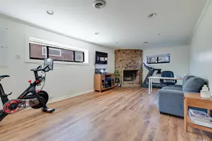 51 W Rozanne Dr, Addison, IL 60101 - Photo 16