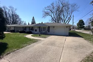 1809 22nd Ave, Sterling, IL 61081 - Photo 2