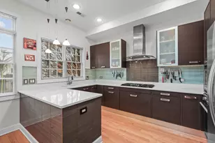 855 Laurel Ave, Highland Park, IL 60035 - Photo 2