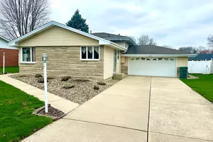 621 Bethel Dr, Joliet, IL 60435 - Photo 1