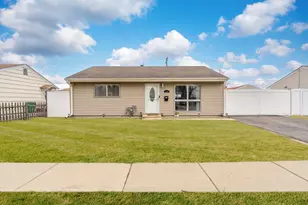 216 W Jeffery Ave, Wheeling, IL 60090 - Photo 1