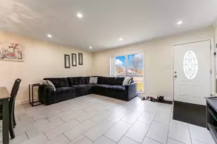 216 W Jeffery Ave, Wheeling, IL 60090 - Photo 4