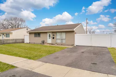 216 W Jeffery Avenue, Wheeling, IL 60090 - Photo 2