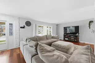 843 S School St, Lombard, IL 60148 - Photo 4