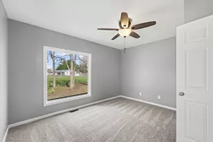 365 N Lincoln St, Bement, IL 61813 - Photo 16