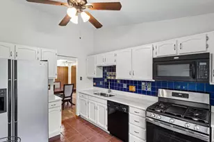 387 Elizabeth Dr, Wood Dale, IL 60191 - Photo 6
