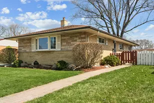 589 Jon Ln, Des Plaines, IL 60016 - Photo 2