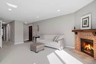 549 Williamsburg Ct, Wheeling, IL 60090 - Photo 6