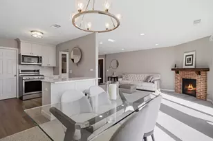 549 Williamsburg Ct, Wheeling, IL 60090 - Photo 4