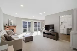 549 Williamsburg Ct, Wheeling, IL 60090 - Photo 2