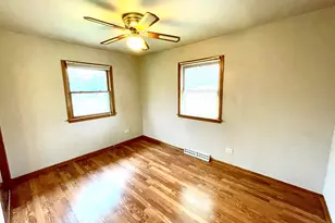 38W480 McDonald Rd, Elgin, IL 60124 - Photo 6