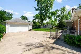 913 S Mitchell Ave, Elmhurst, IL 60126 - Photo 16