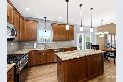 1524 W Mooseheart Road, North Aurora, IL 60542 - Photo 8