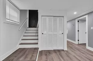 2424 W Hollywood Ave, Chicago, IL 60659 - Photo 6