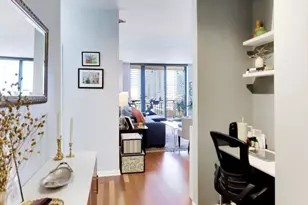 330 N Jefferson St, Chicago, IL 60661 - Photo 2