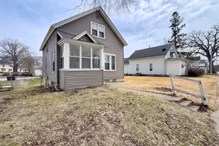 1125 37th St, Rock Island, IL 61201 - Photo 2