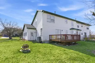 1824b Country Hills Dr, Yorkville, IL 60560 - Photo 2