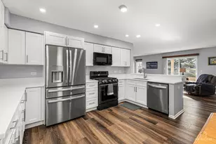 219 Old Oak Ct W, Buffalo Grove, IL 60089 - Photo 6