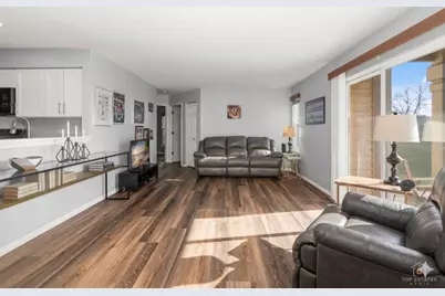 219 Old Oak Court W, Buffalo Grove, IL 60089 - Photo 2