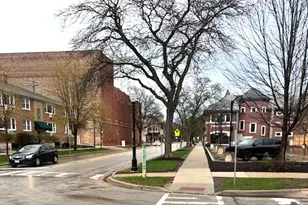 33 S Madison Ave, La Grange, IL 60525 - Photo 2