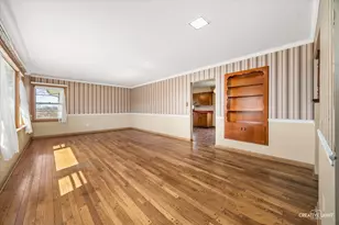 39W258 Seavey Rd, Batavia, IL 60510 - Photo 2