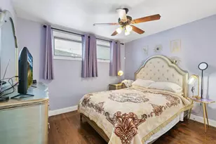 10222 S California Ave, Evergreen Park, IL 60805 - Photo 8