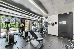 1960 N Lincoln Park West Ave, Chicago, IL 60614 - Photo 20