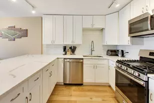 1960 N Lincoln Park West Ave, Chicago, IL 60614 - Photo 8