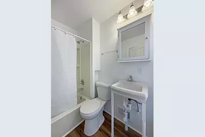 407 E Winneshiek Street, Freeport, IL 61032 - Photo 12