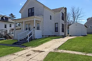 407 E Winneshiek St, Freeport, IL 61032 - Photo 2