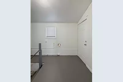 407 E Winneshiek Street, Freeport, IL 61032 - Photo 10