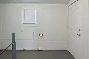 407 E Winneshiek St, Freeport, IL 61032 - Photo 10