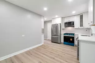 92 N Airlite St, Elgin, IL 60123 - Photo 6