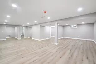 92 N Airlite St, Elgin, IL 60123 - Photo 16