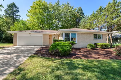 92 N Airlite Street, Elgin, IL 60123 - Photo 2