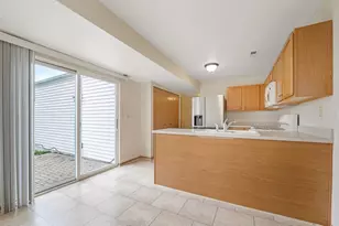 900 Symphony Dr, Aurora, IL 60504 - Photo 8