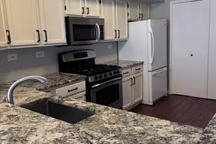 279 Regal Ct, Roselle, IL 60172 - Photo 8