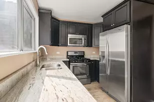 371 Le Parc Cir, Buffalo Grove, IL 60089 - Photo 10