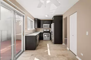 371 Le Parc Cir, Buffalo Grove, IL 60089 - Photo 8