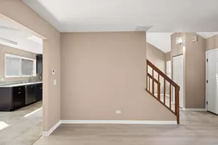 371 Le Parc Cir, Buffalo Grove, IL 60089 - Photo 6