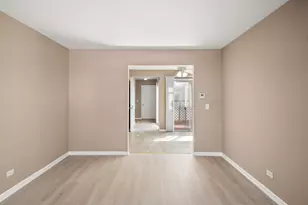 371 Le Parc Cir, Buffalo Grove, IL 60089 - Photo 2