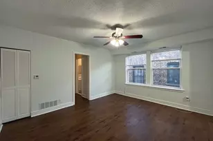 3727 N Pine Grove Ave, Chicago, IL 60613 - Photo 2