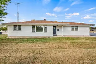 124 E Oak Knoll Dr, Hampshire, IL 60140 - Photo 1